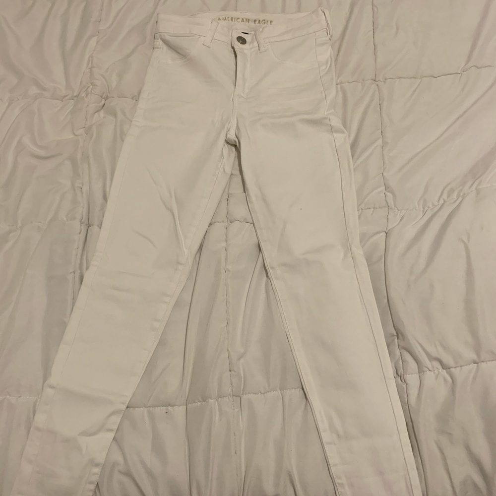 AMERICAN EAGLE Next level stretch white jeans